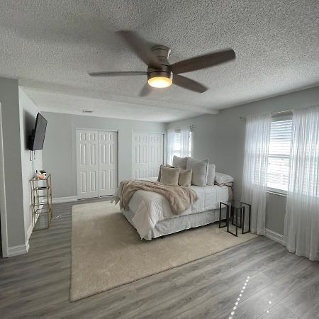 Modern Townhome Tampa Exterior photo